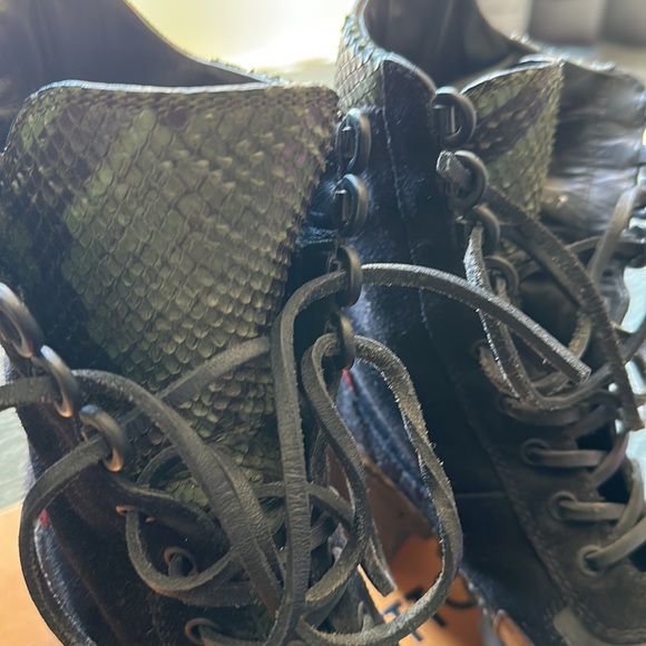 Authentic Louis Vuitton Laureate platform desert boot with snakeskin detail 37 - Picture 2 of 10